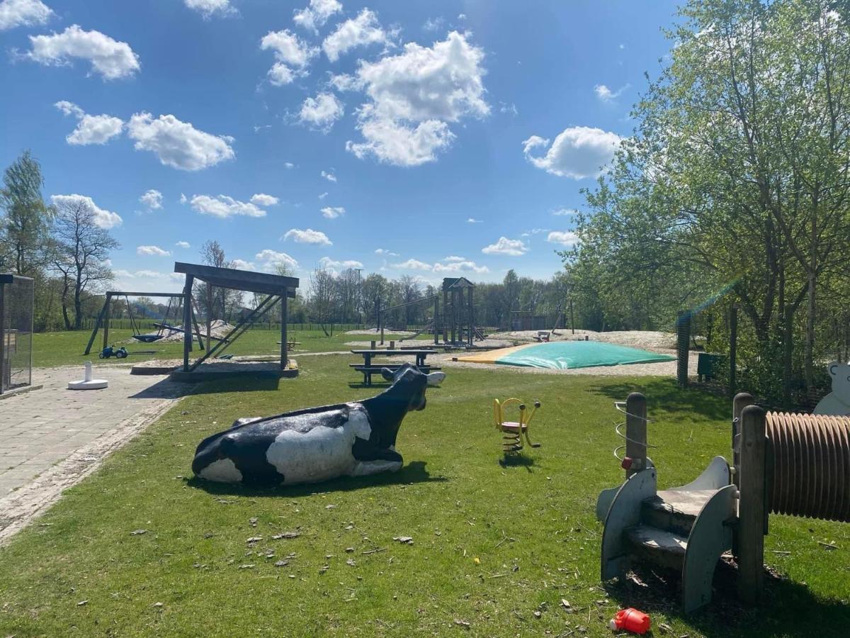 Pipowagens Bij Pannenkoekenrestaurant & Camping De Koppenjan 'Een Uniek Verblijf Met Kinderspeelboerderij' Jubbega-Schurega Bagian luar foto