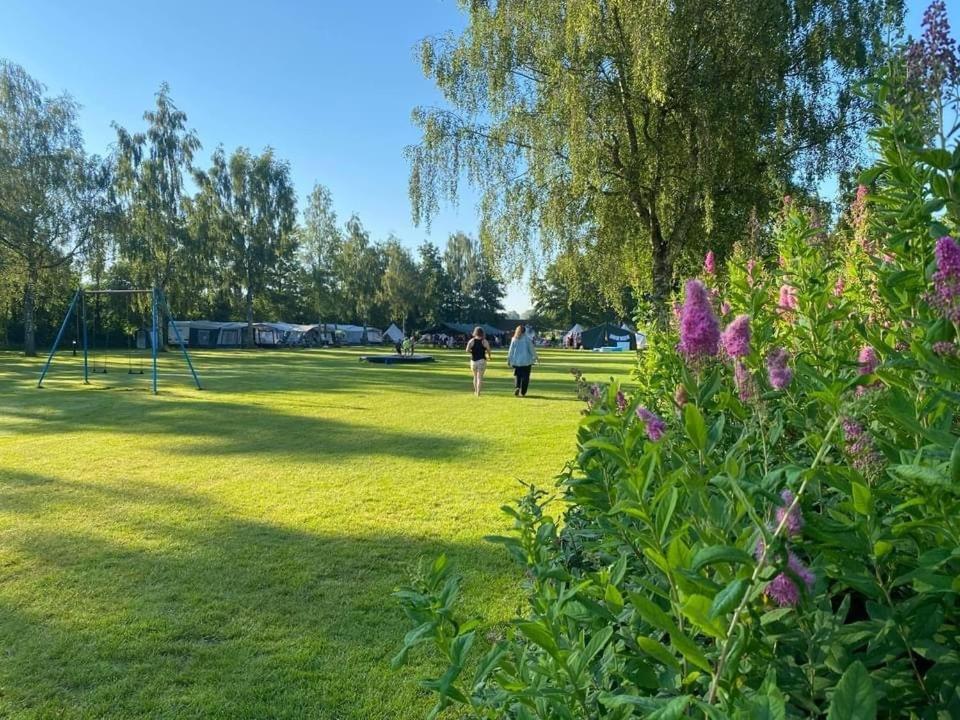 Pipowagens Bij Pannenkoekenrestaurant & Camping De Koppenjan 'Een Uniek Verblijf Met Kinderspeelboerderij' Jubbega-Schurega Bagian luar foto